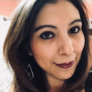 Meet your Posher, Dina